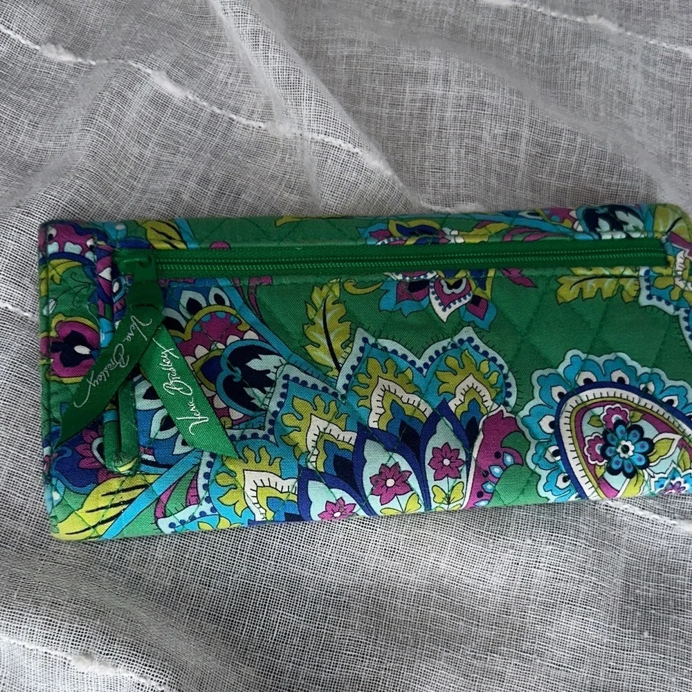 Vera Bradley Emerald Paisley Pattern Trifold Long Wallet w/Magnetic Closure NWOT - Picture 15 of 16